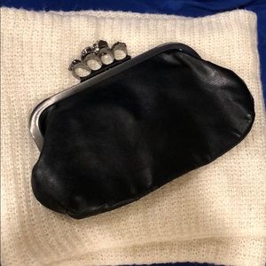 Skull Clutch